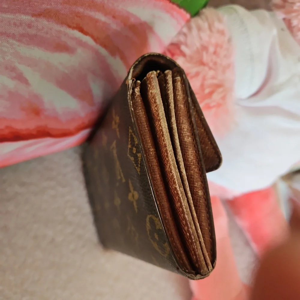 AUTHENTIC Full Inclusion Vintage Louis Vuitton Brown Monogram Sarah Long Wallet. - Picture 3 of 10